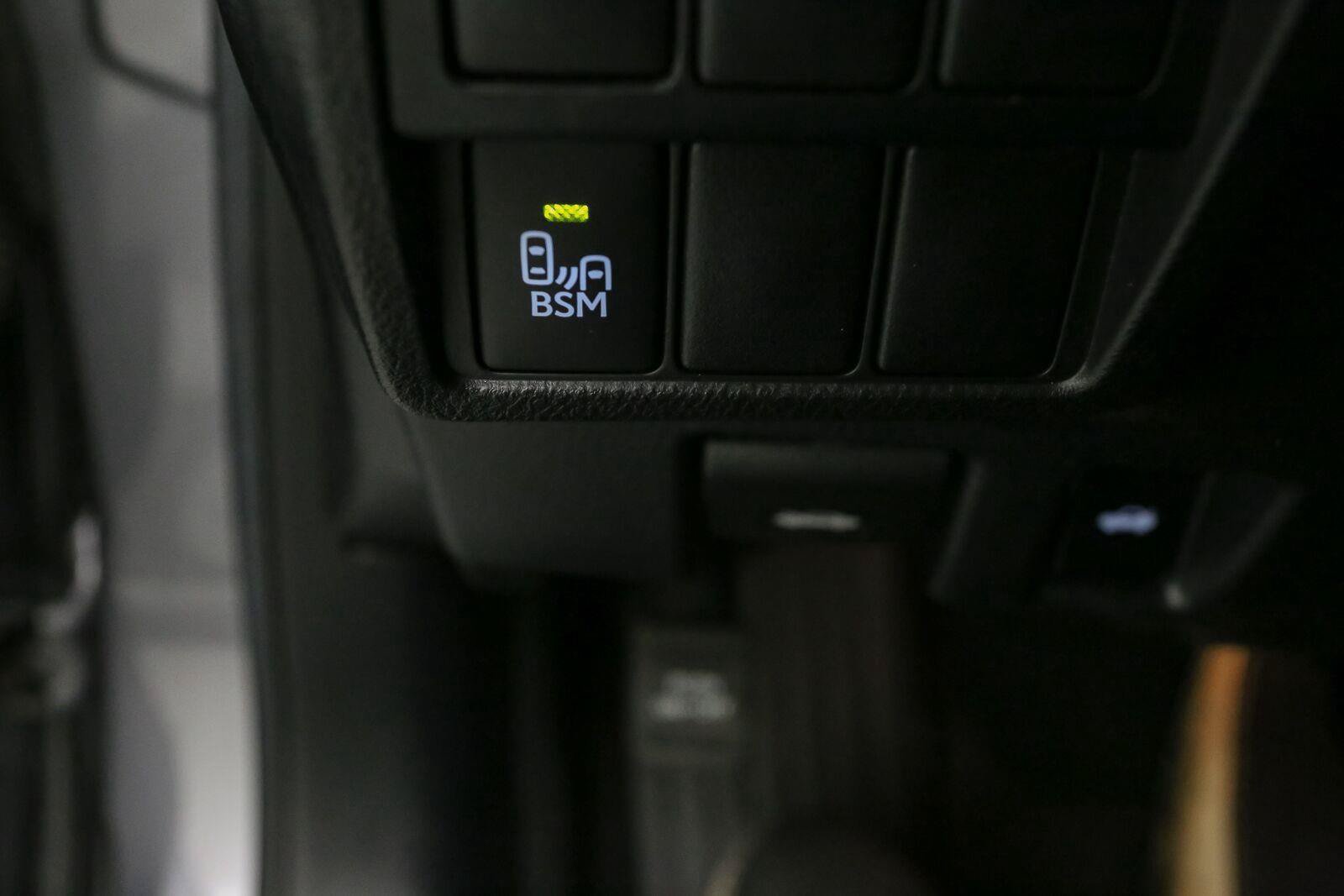 Used 2018 Lexus IS 300 AWD w/ Comfort Package image 39