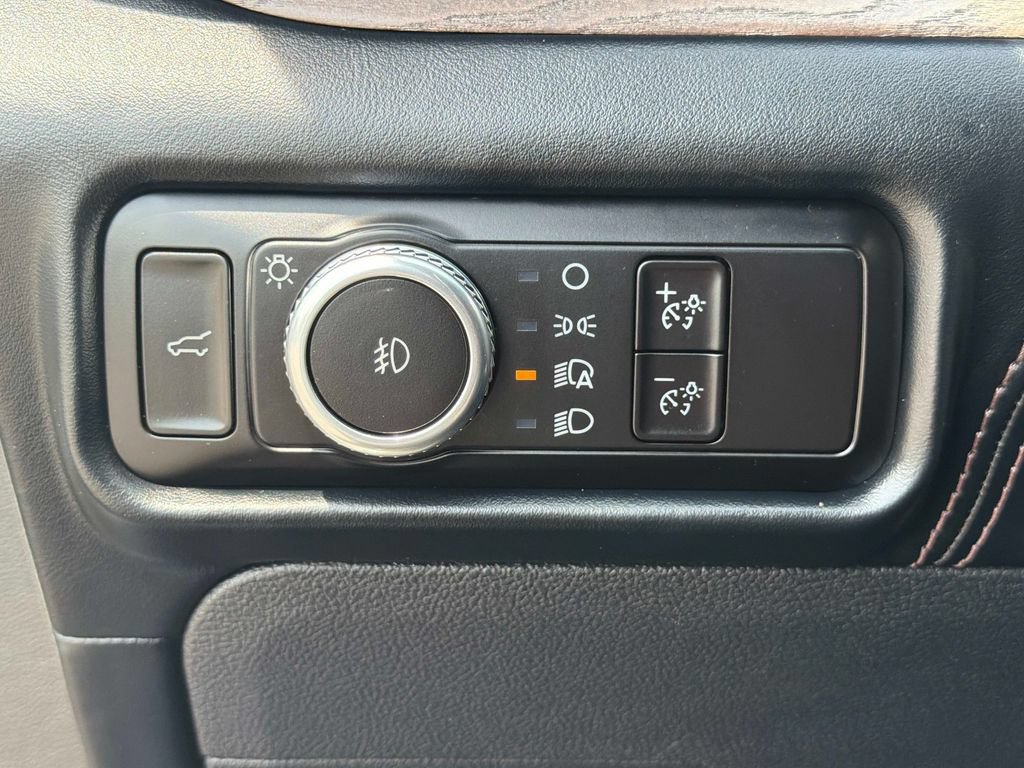 Used 2023 Ford Explorer Platinum w/ Technology Package AWD/4WD image 31