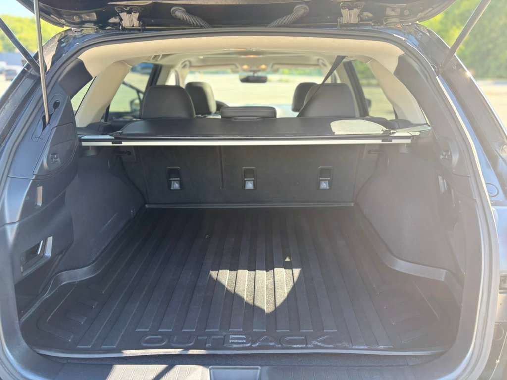 Used 2017 Subaru Outback 2.5i Limited AWD/4WD image 6