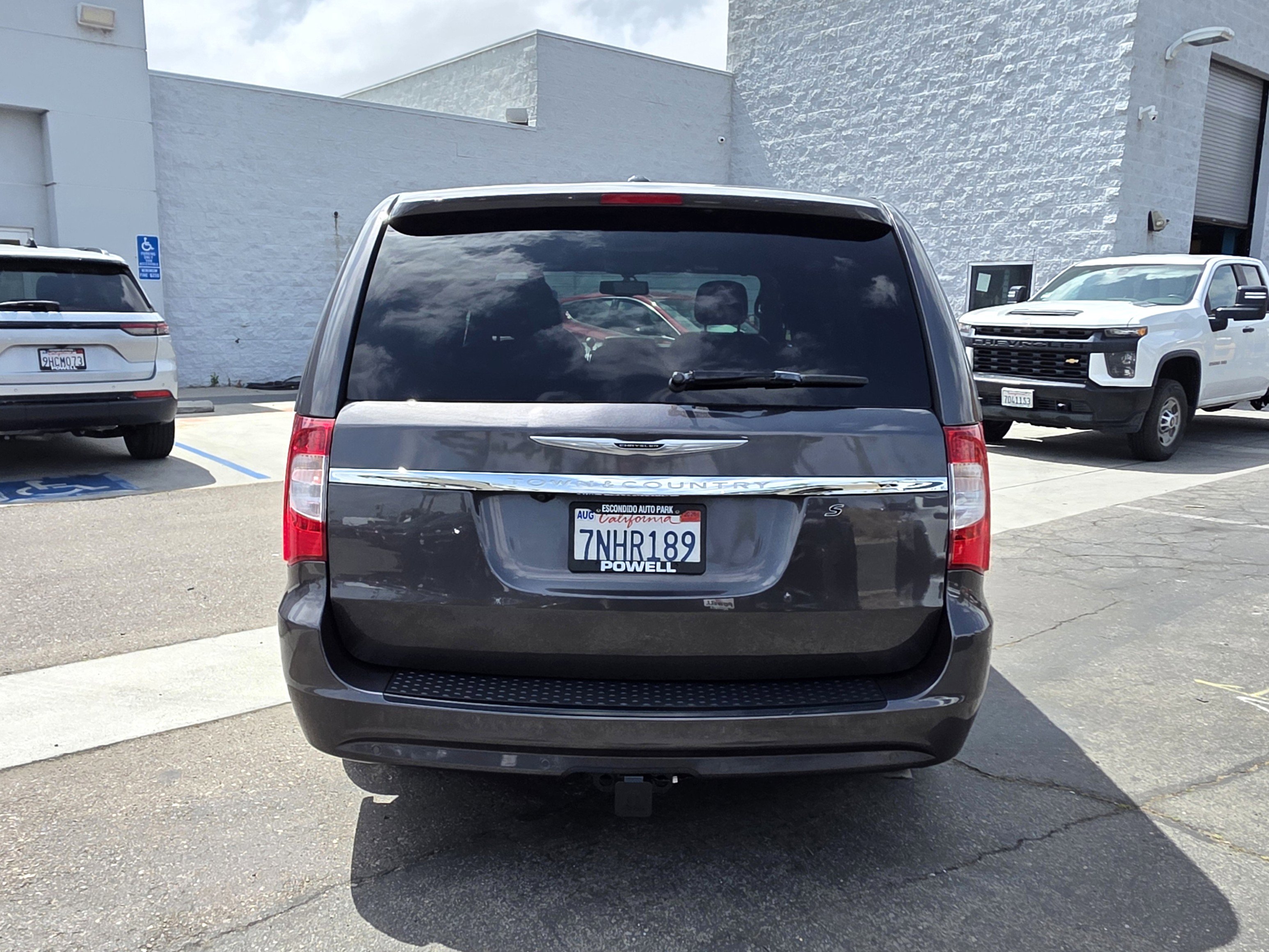 Used 2015 Chrysler Town & Country S w/ Trailer Tow Group FWD image 4