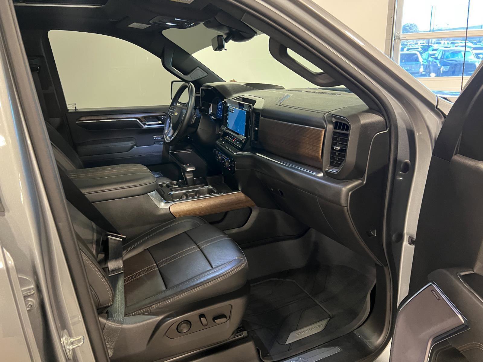 Used 2023 Chevrolet Silverado 1500 High Country w/ High Country Premium Package image 38