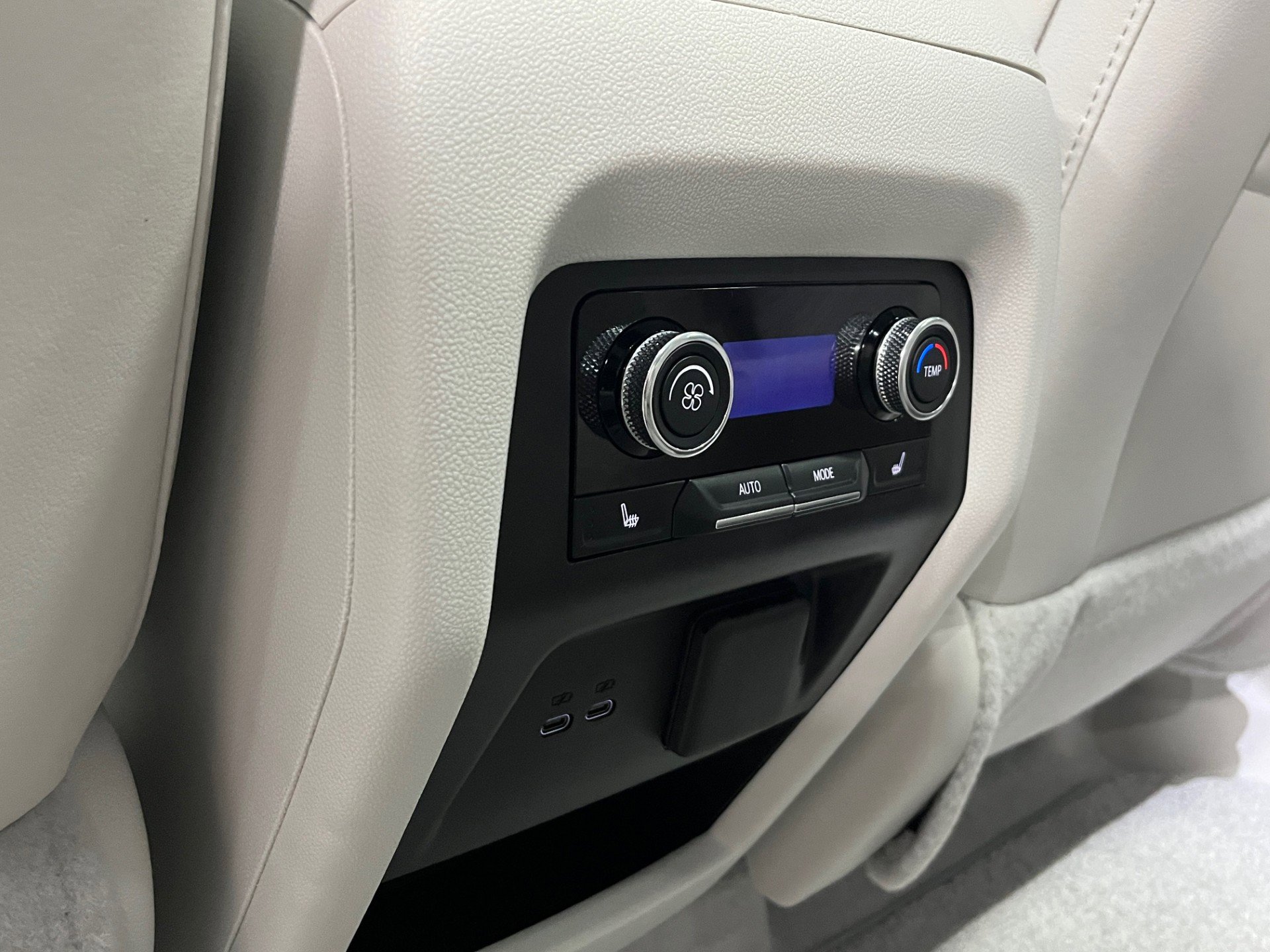 Certified 2025 Buick Enclave Avenir w/ Trailering Package, 5000 lbs. image 12