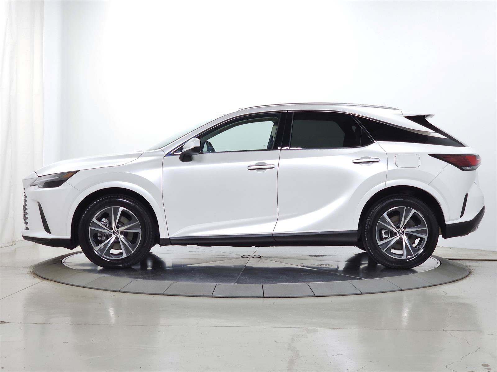 Used 2023 Lexus RX 350 Premium w/ Cold Area Package AWD/4WD image 4