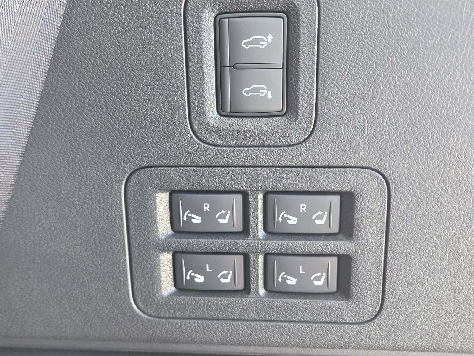 Used 2025 INFINITI QX80 Sensory image 27