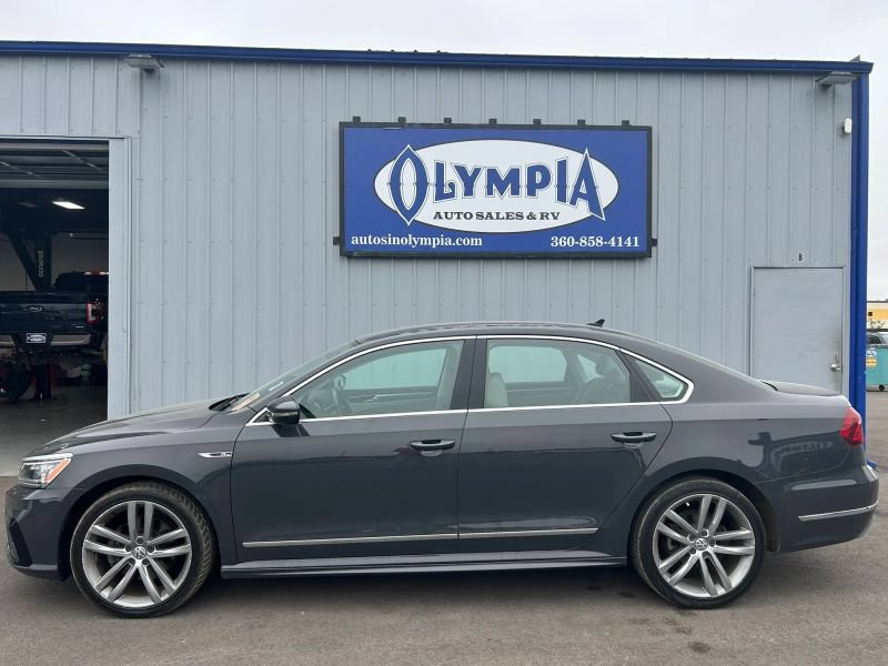 Used 2017 Volkswagen Passat 1.8T R-Line FWD image 1