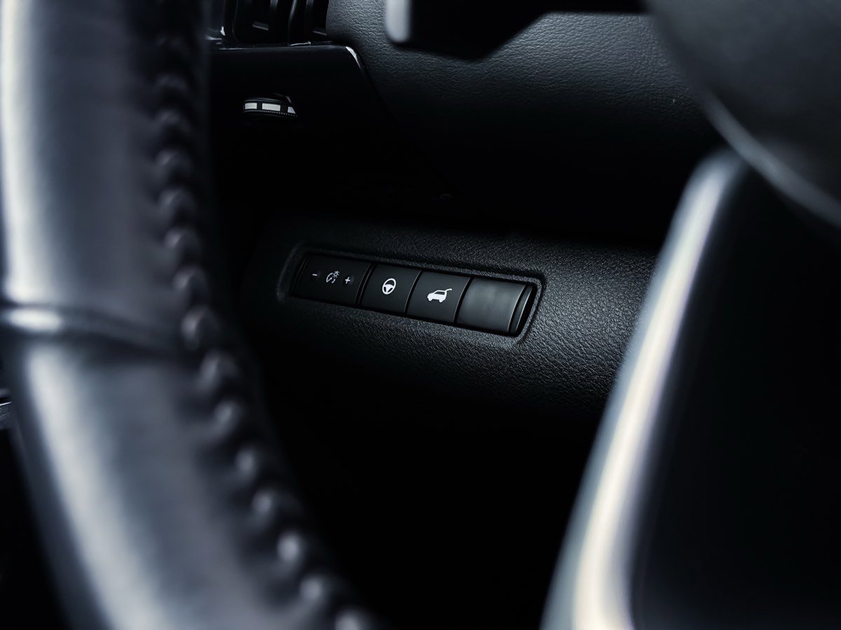 Used 2025 Nissan Pathfinder SV image 40