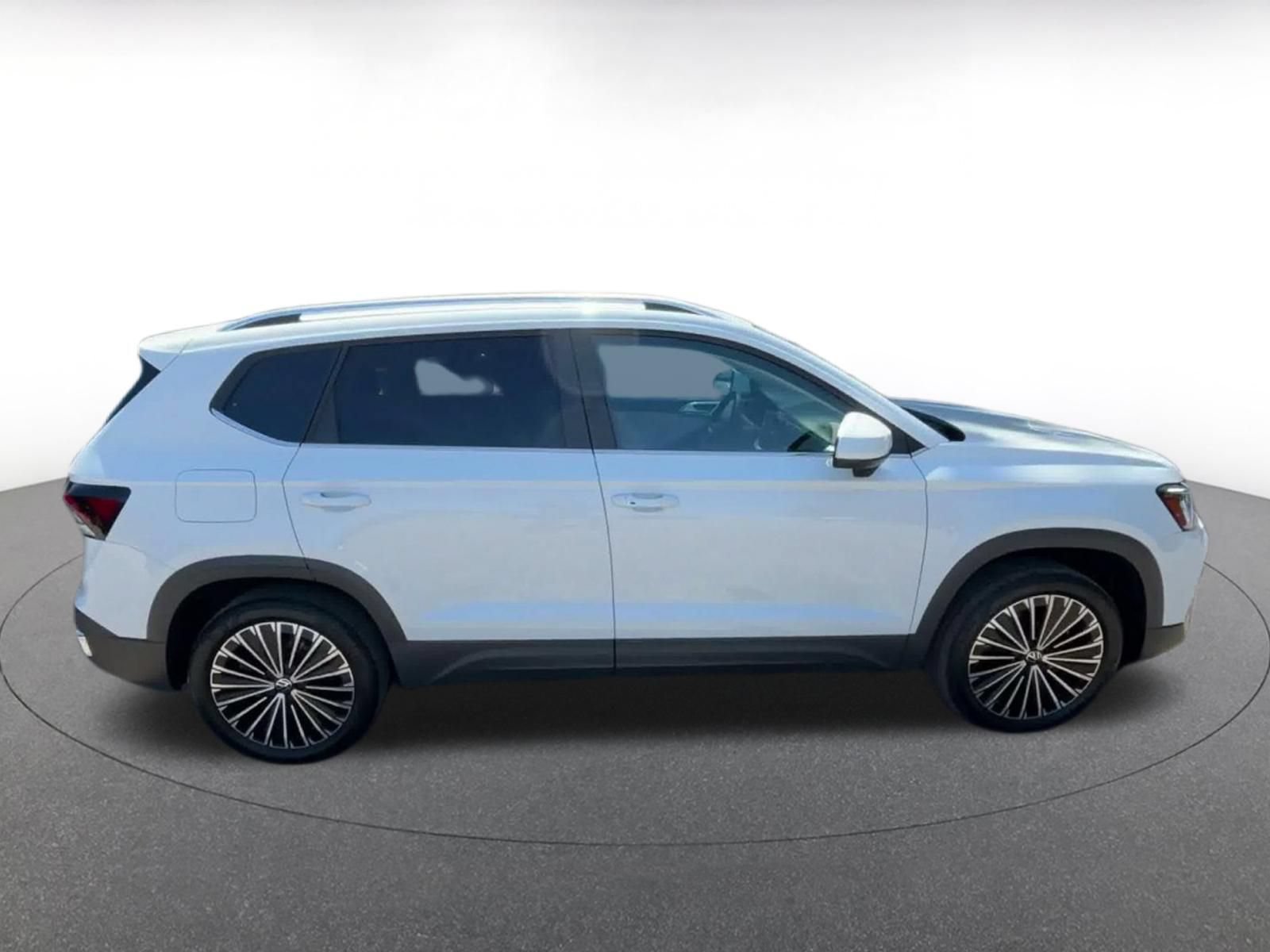 Used 2026 Volkswagen Taos SE FWD image 16