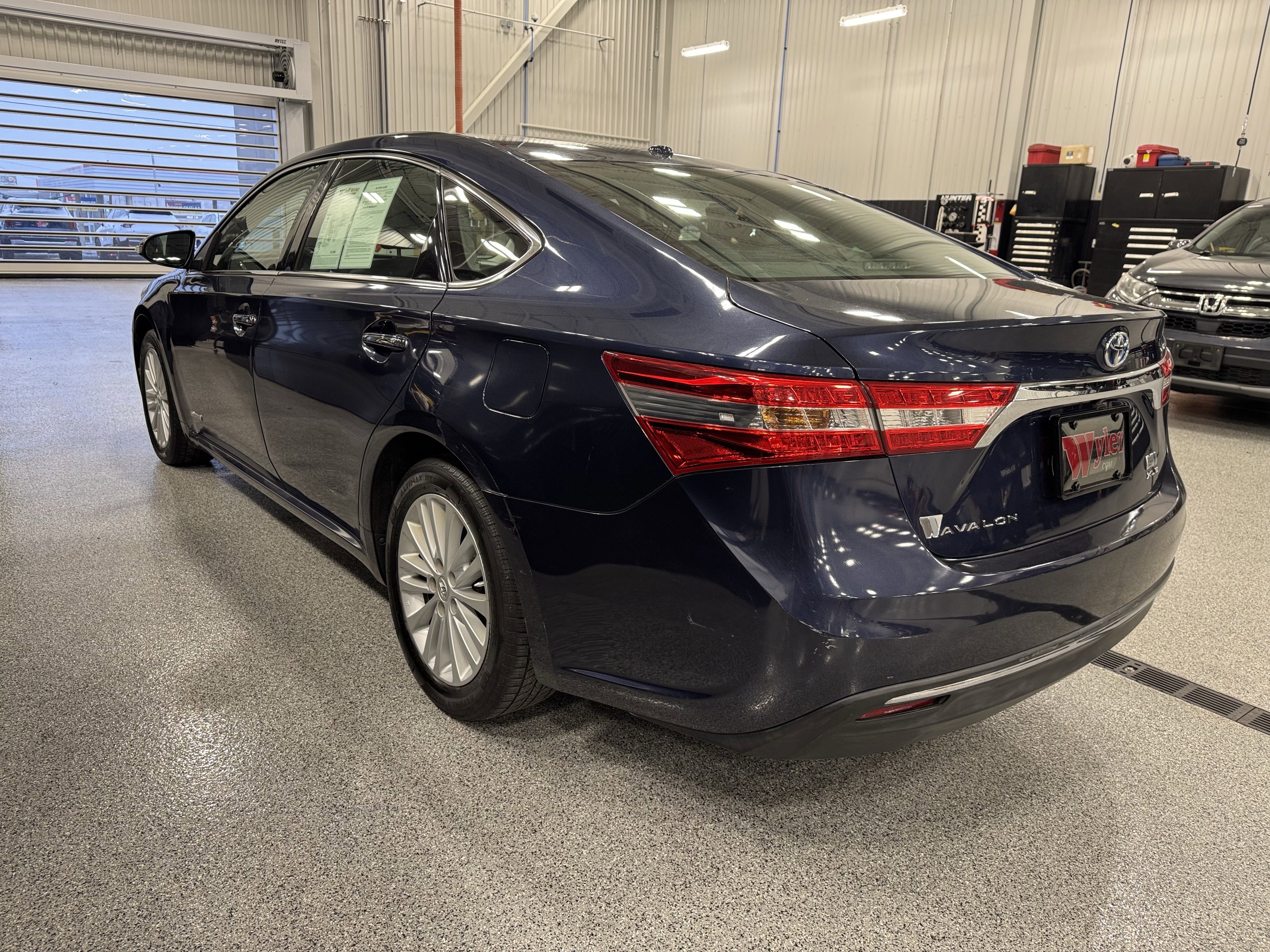 Used 2015 Toyota Avalon XLE Touring image 33
