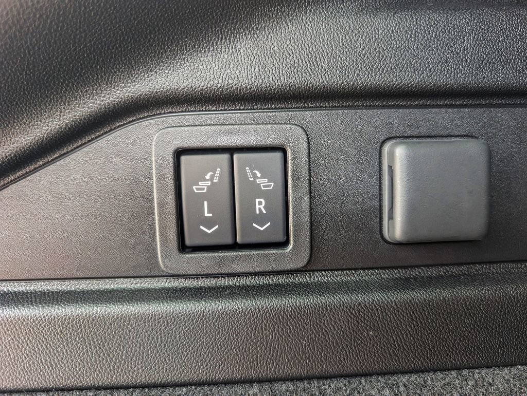 New 2026 Cadillac Lyriq V AWD/4WD image 18
