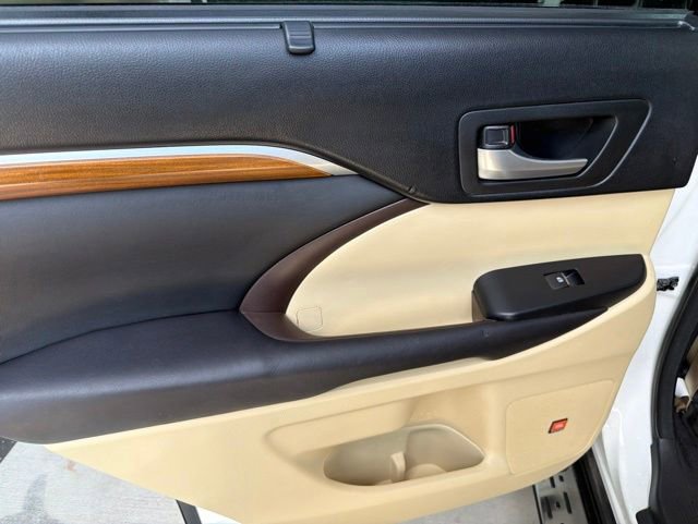 Used 2017 Toyota Highlander Limited AWD/4WD image 19