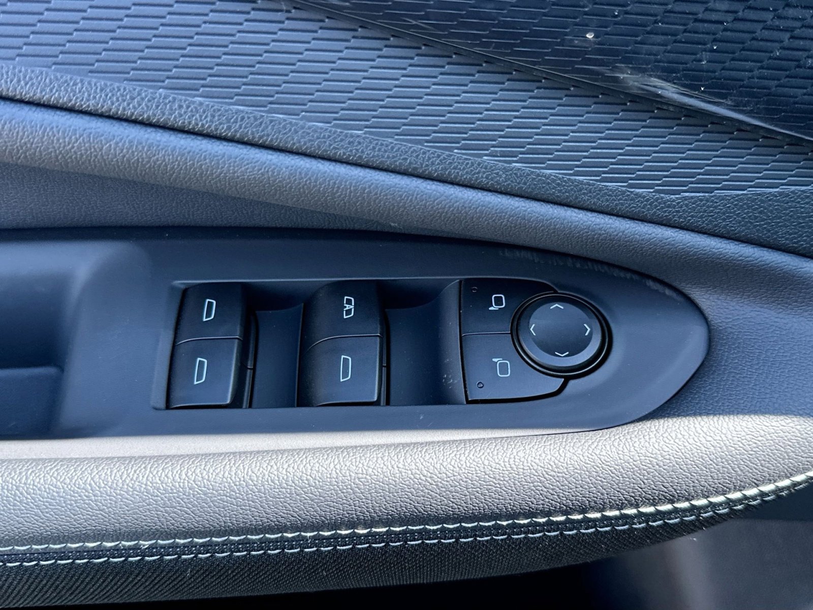 New 2025 Chevrolet Blazer EV LT image 15