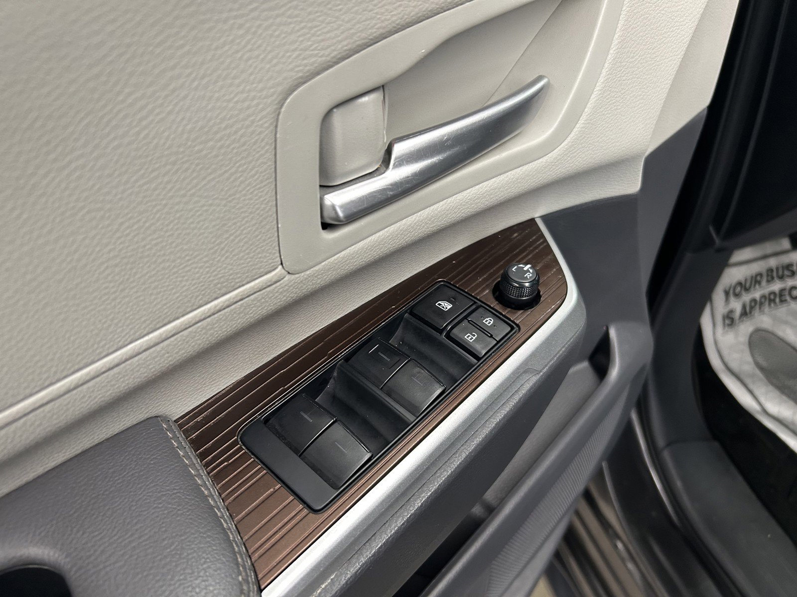 Used 2023 Toyota Sienna XLE image 10