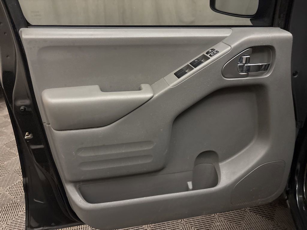 Used 2020 Nissan Frontier SV image 11