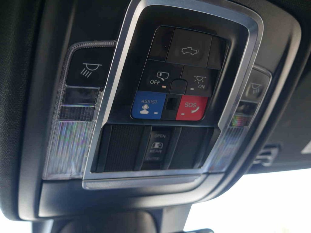 Used 2022 RAM 1500 Limited w/ Body-Colour Bumper Group image 48