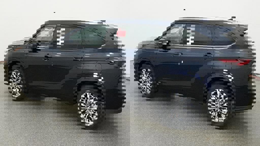 New 2026 Toyota Highlander Platinum image 8