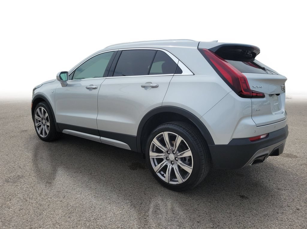 Used 2020 Cadillac XT4 Premium Luxury w/ Cold Weather Package AWD/4WD image 3