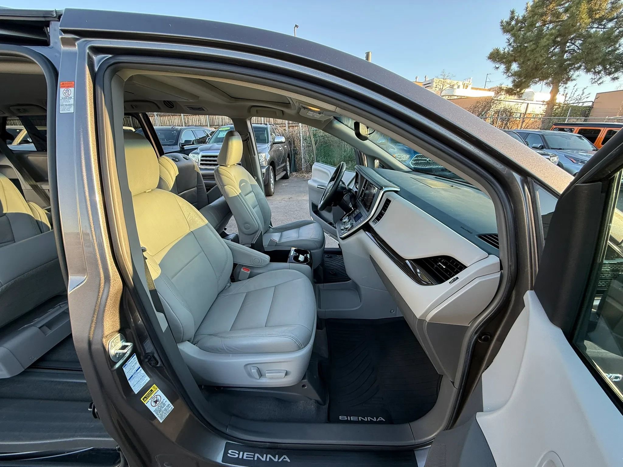 Used 2017 Toyota Sienna XLE Premium w/ Protection Package image 23