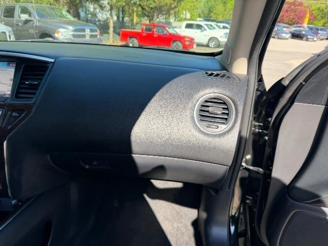 Used 2016 Nissan Pathfinder Platinum w/ Family Entertainment Package AWD/4WD image 42