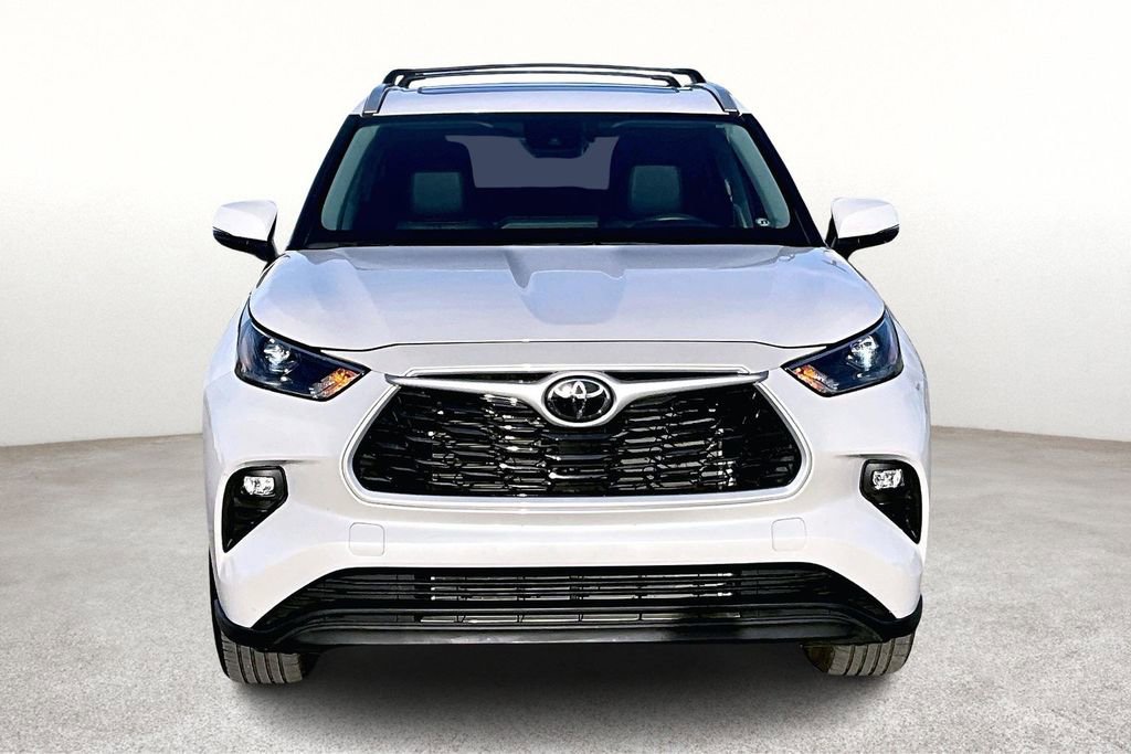 Used 2024 Toyota Highlander LE image 5