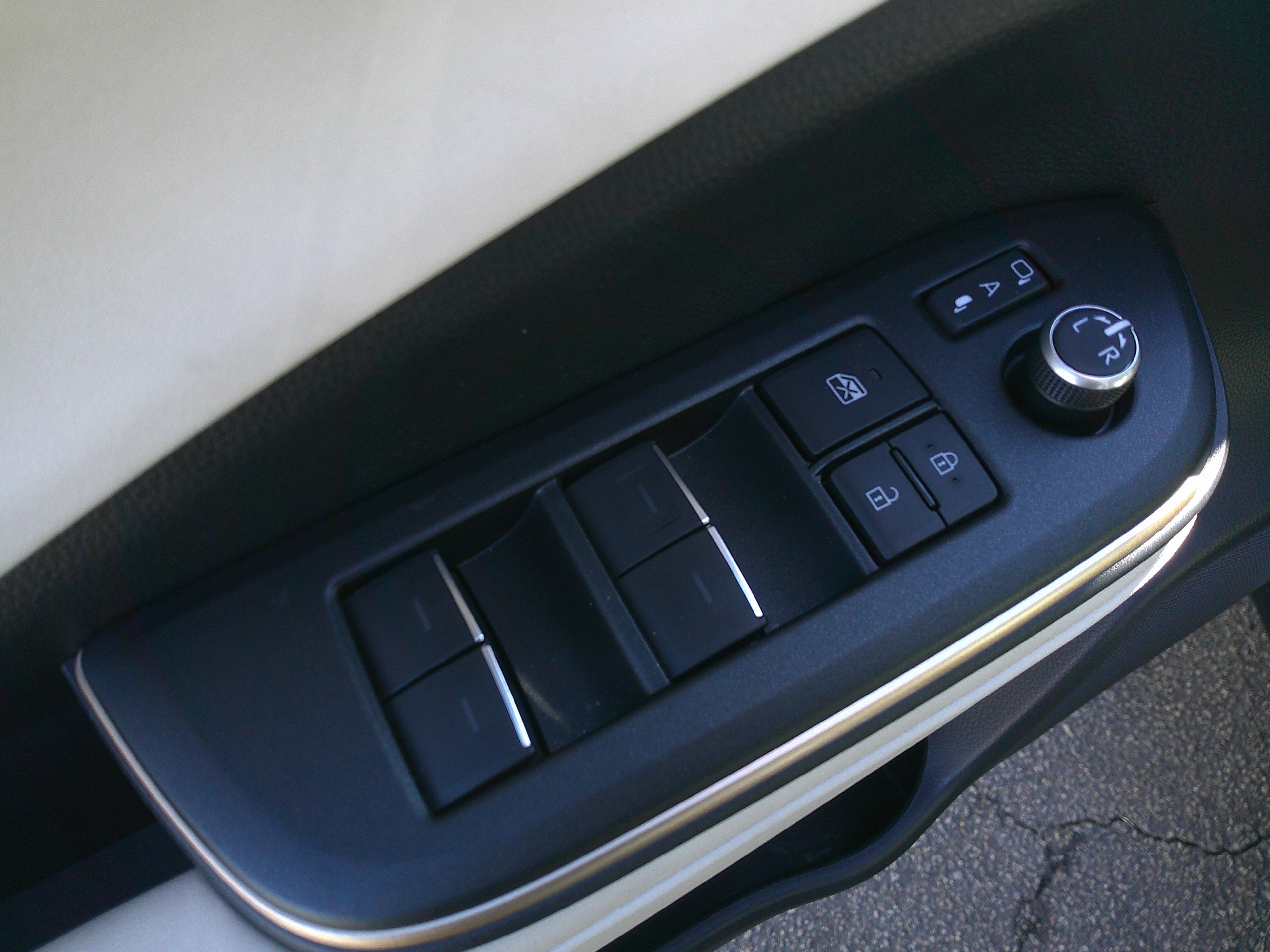 Used 2023 Toyota Crown Limited image 18