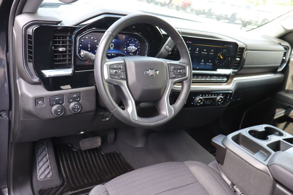 Used 2023 Chevrolet Silverado 1500 RST AWD/4WD image 5