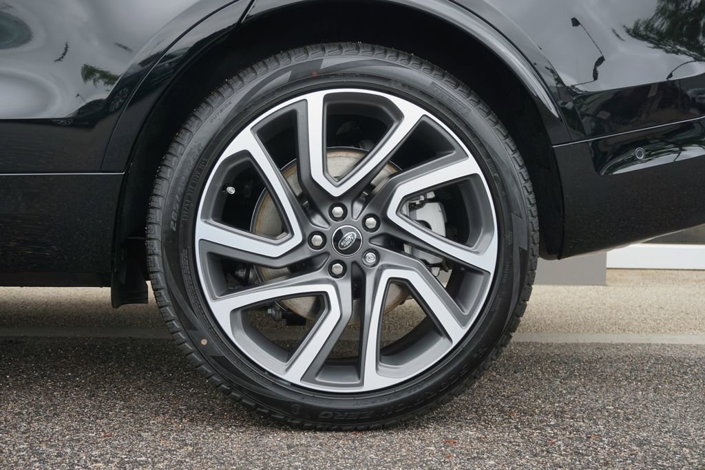 New 2025 Land Rover Discovery Dynamic SE image 35