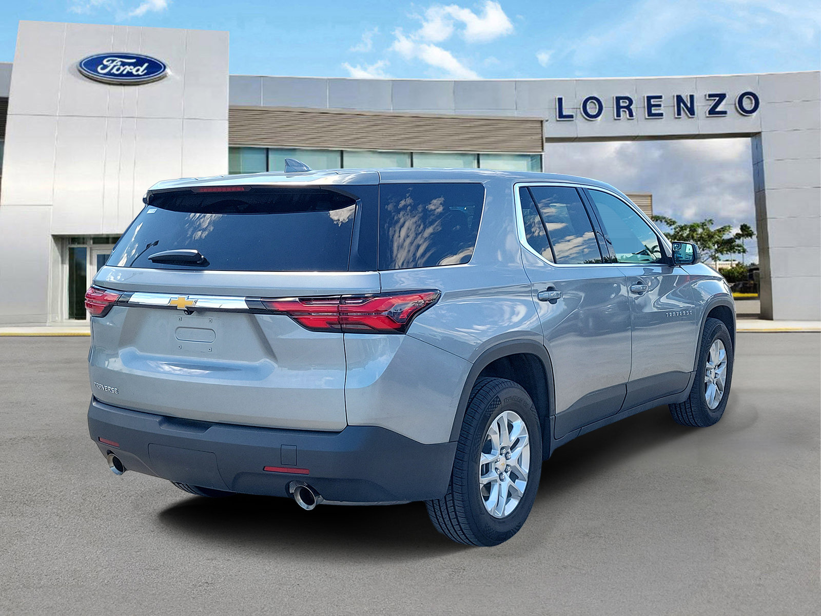 Used 2023 Chevrolet Traverse LS FWD image 5