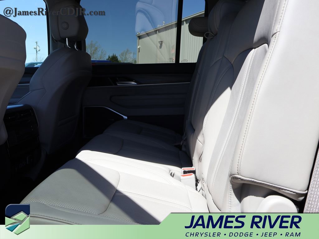 Used 2024 Jeep Wagoneer Series II w/ Flexible Seating Group image 19