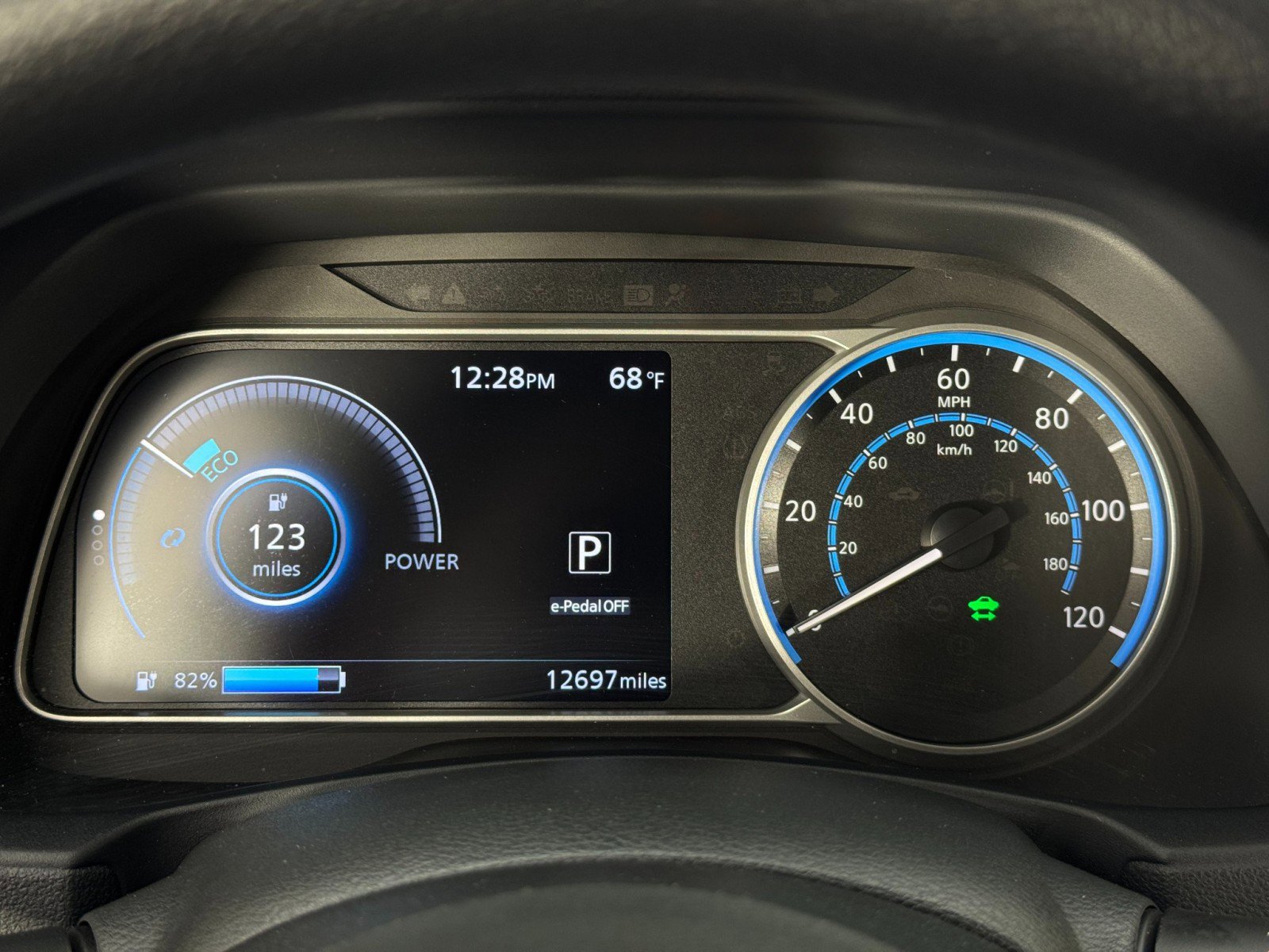 Used 2025 Nissan Leaf S image 17