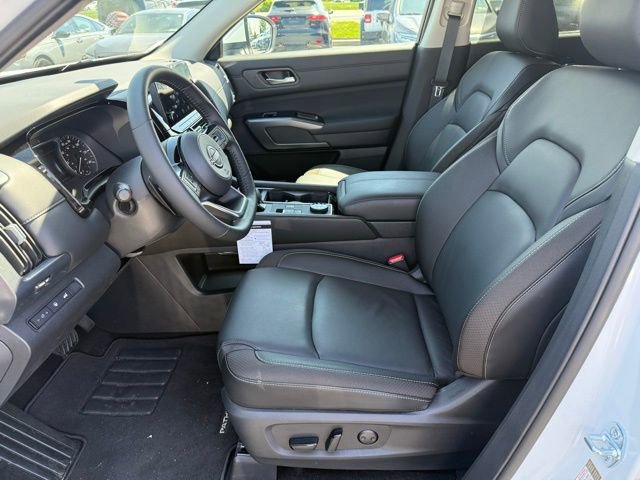 Used 2025 Nissan Pathfinder SL image 8