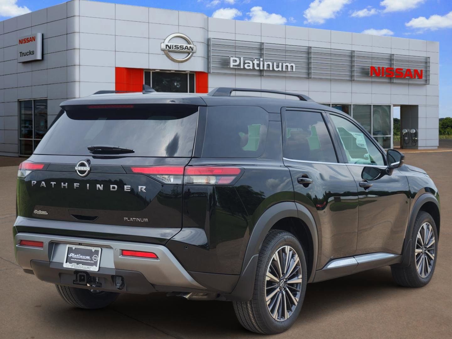 New 2026 Nissan Pathfinder Platinum FWD image 4
