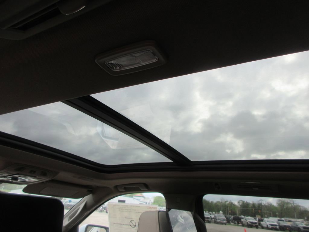 New 2026 GMC Yukon XL Denali image 14