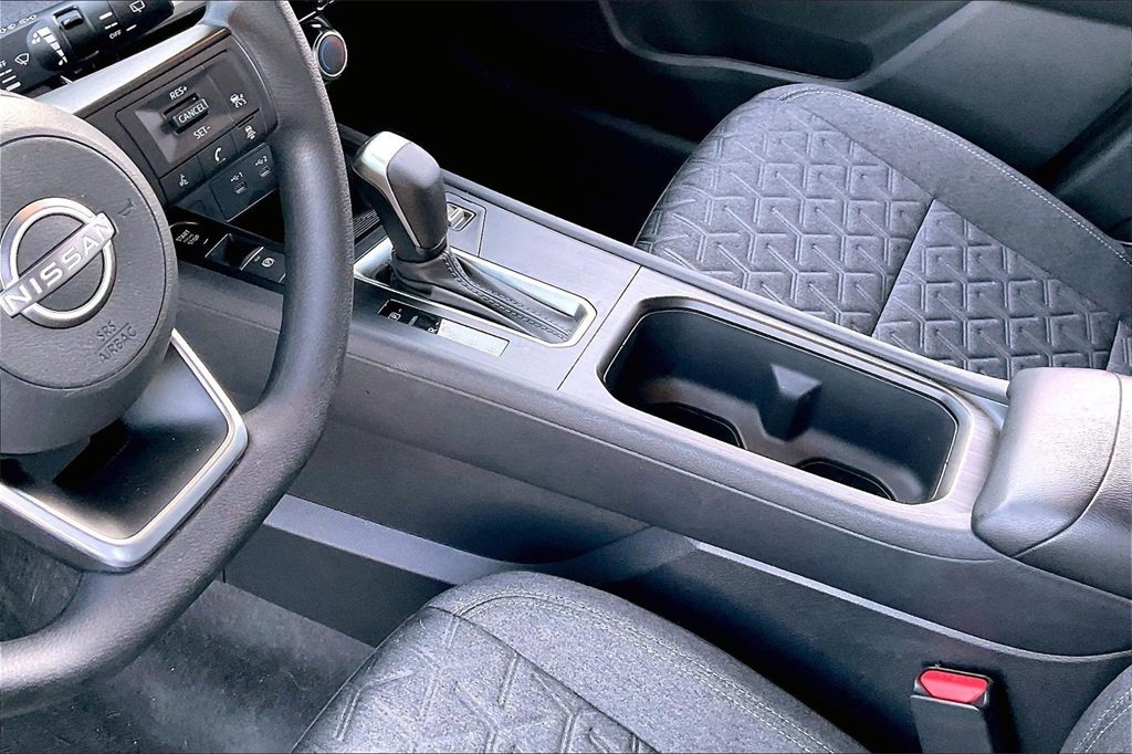 Used 2025 Nissan Kicks SV image 14