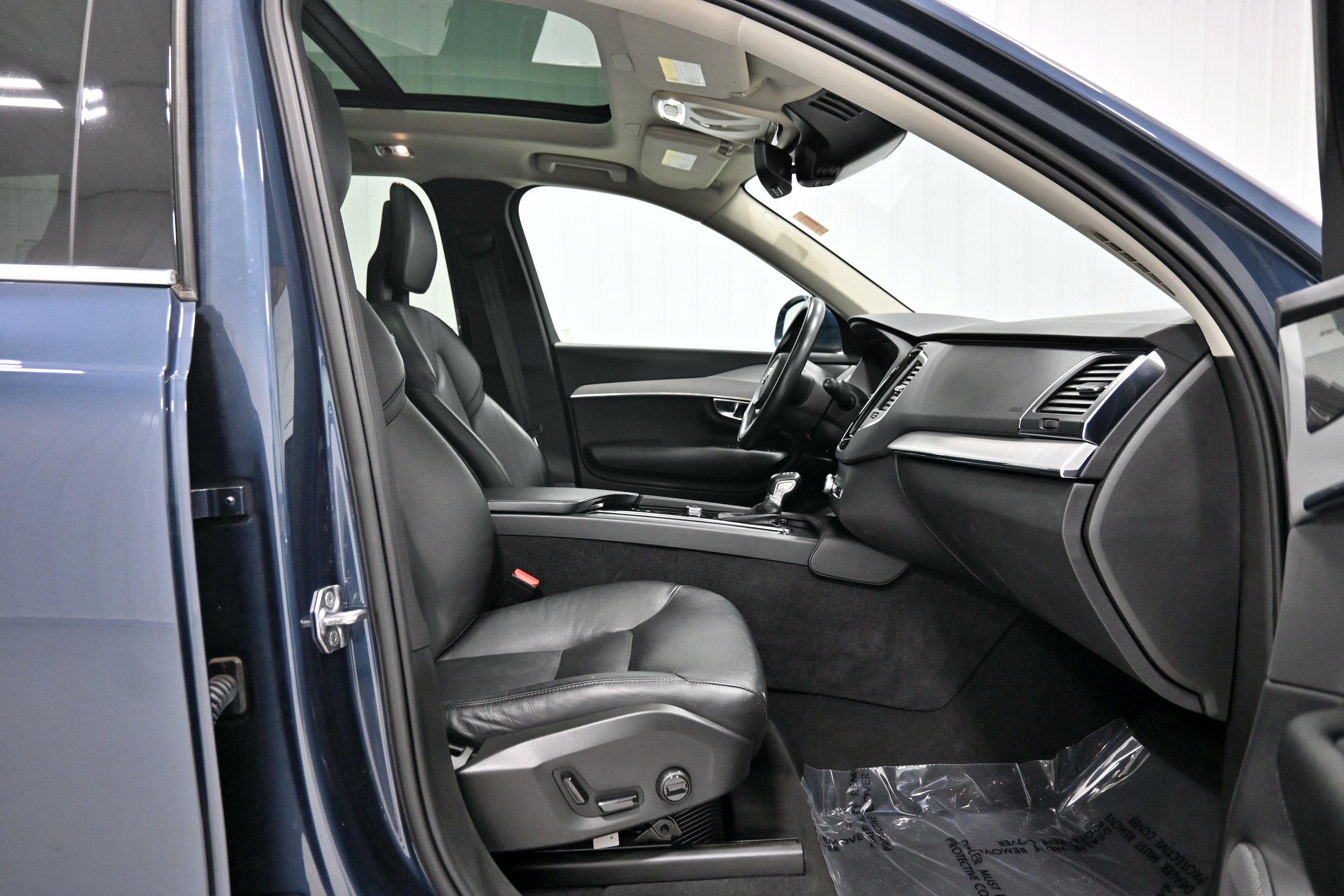 Used 2021 Volvo XC90 T5 Momentum w/ Climate Package AWD/4WD image 26