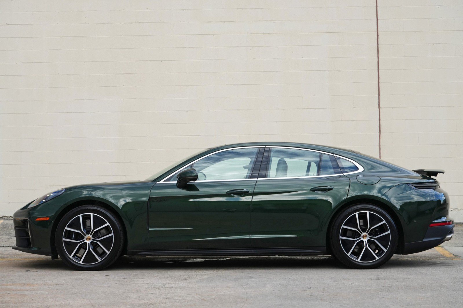 Used 2025 Porsche Panamera 4S w/ Premium Package AWD/4WD image 9