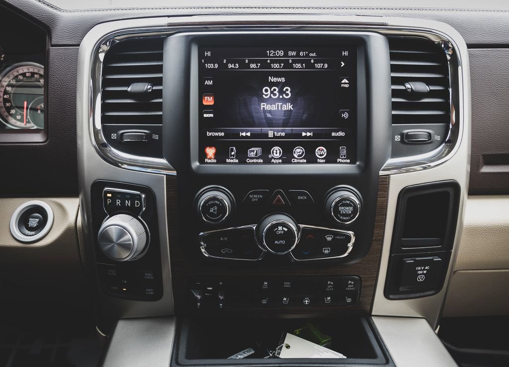 Used 2017 RAM 1500 Laramie w/ Convenience Group AWD/4WD image 5