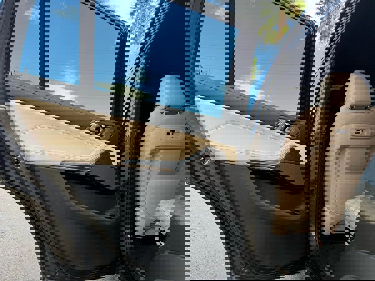 Used 2021 BMW X7 xDrive40i w/ Executive Package image 41