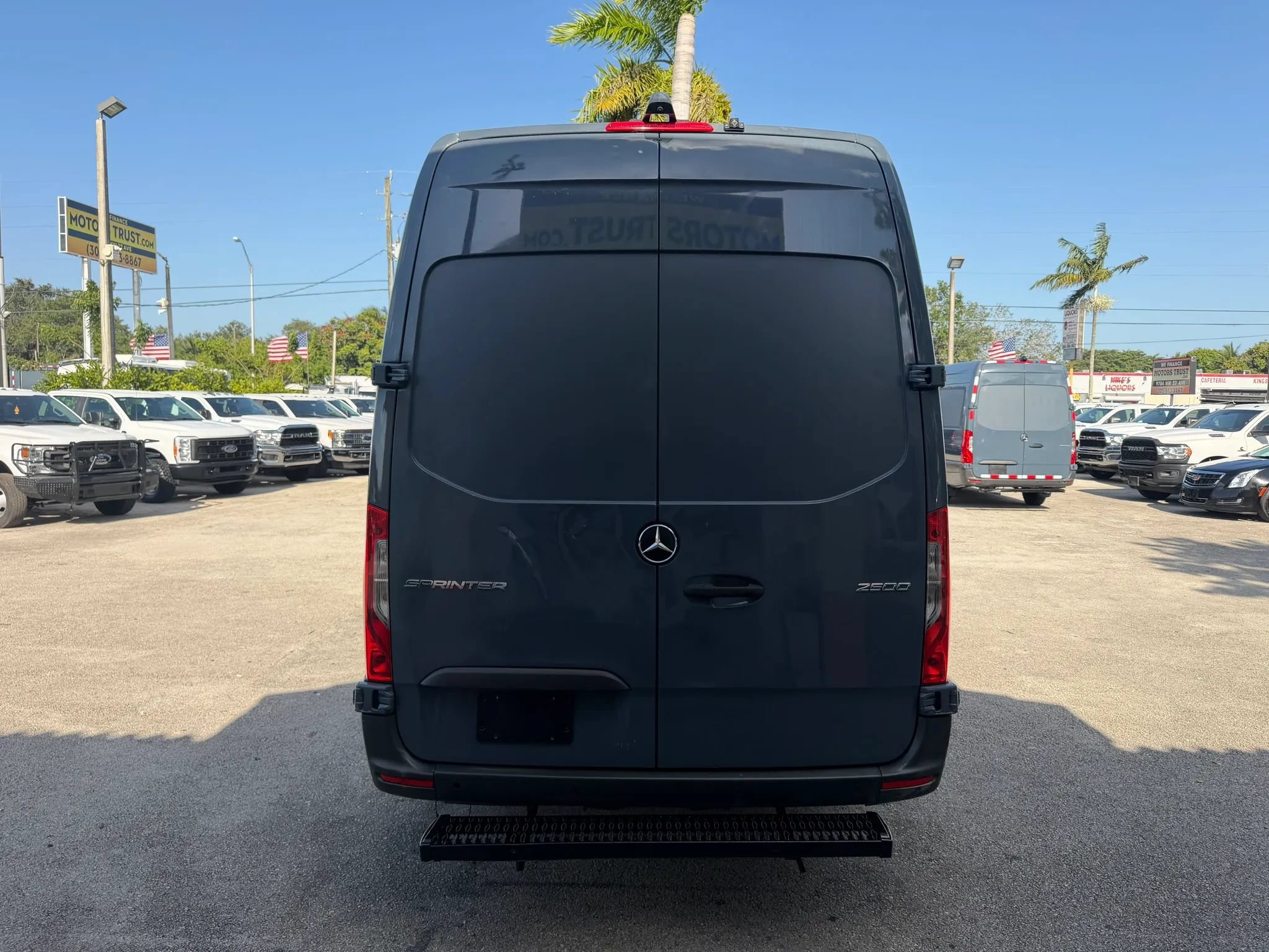 Used 2019 Mercedes-Benz Sprinter 2500 170 Extended Cargo image 4