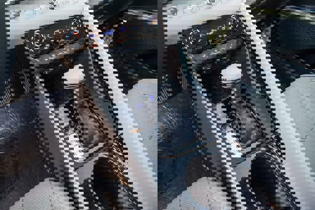 Used 2021 Hyundai Elantra Limited image 19