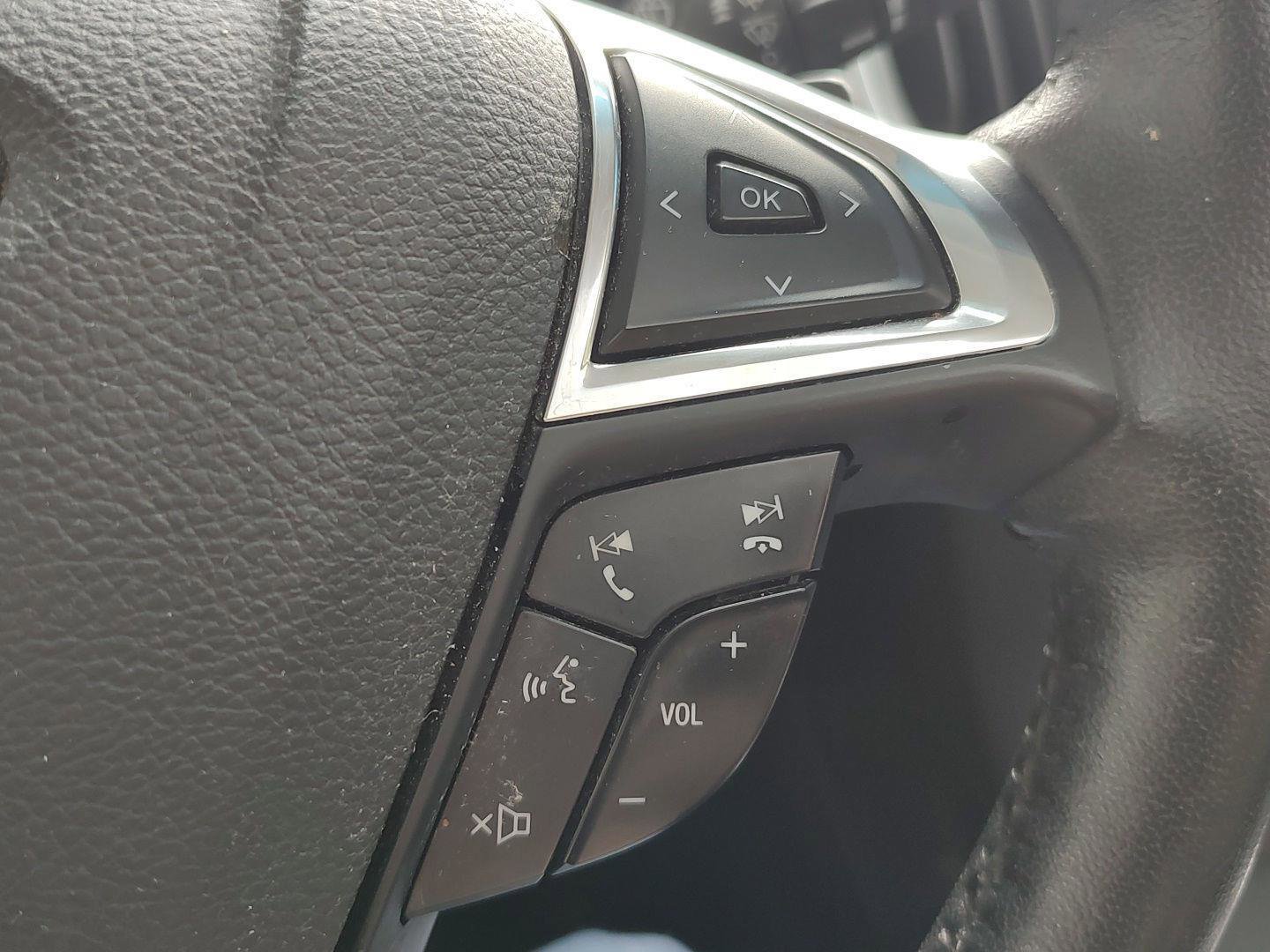 Used 2015 Ford Edge Titanium w/ Equipment Group 302A AWD/4WD image 15