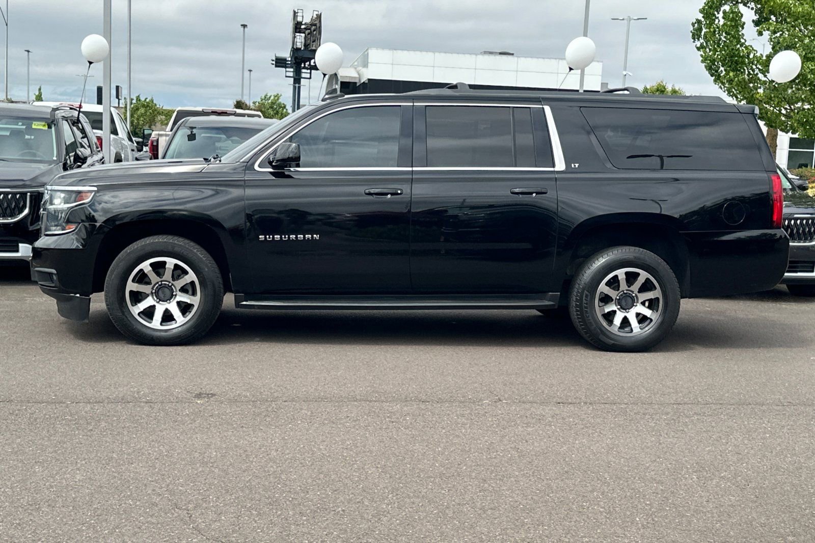 Used 2018 Chevrolet Suburban LT AWD/4WD image 7