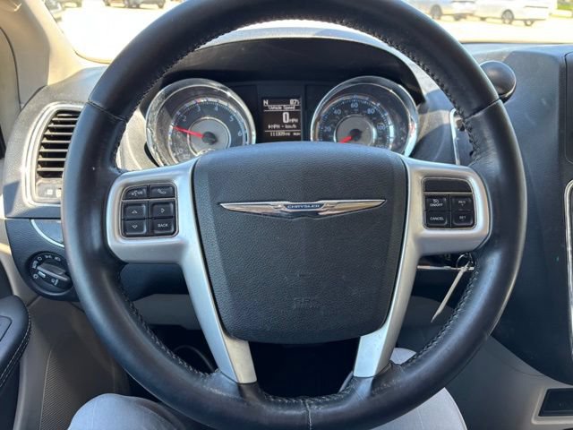 Used 2014 Chrysler Town & Country Touring FWD image 11