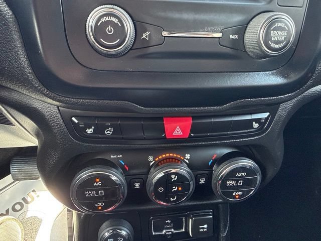 Used 2015 Jeep Renegade Trailhawk w/ Popular Equipment Group AWD/4WD image 25