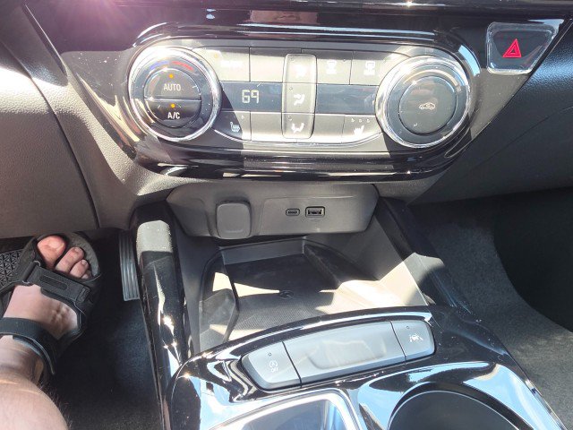 New 2026 Chevrolet Trax RS w/ Sunroof Package FWD image 39