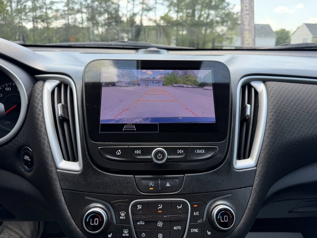 Used 2023 Chevrolet Malibu LT FWD image 12