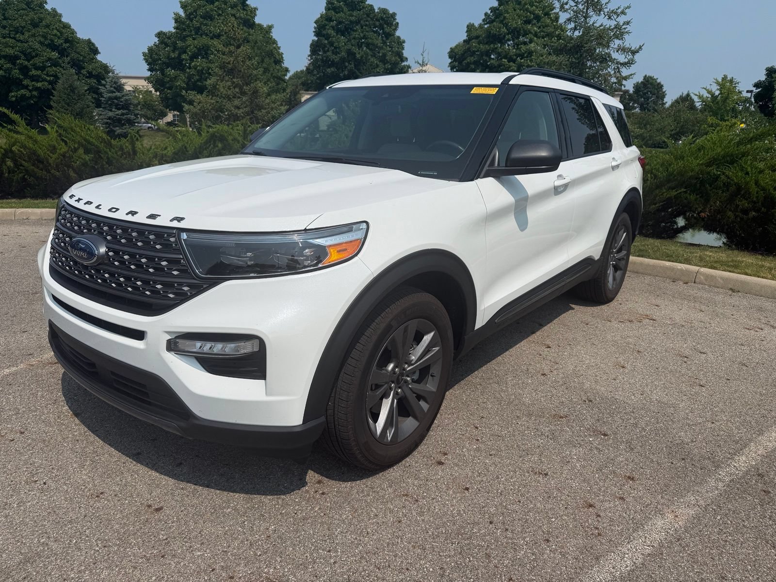 Used 2021 Ford Explorer XLT w/ Equipment Group 202A AWD/4WD image 1