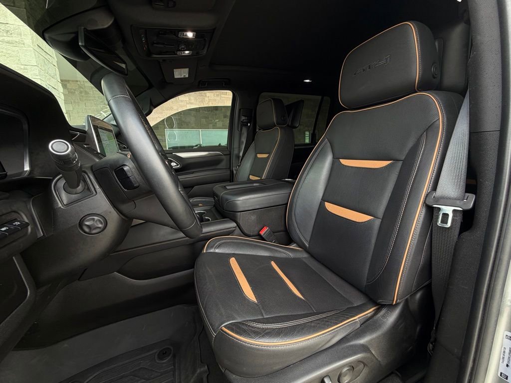Used 2023 GMC Yukon XL AT4 w/ Technology Package AWD/4WD image 6