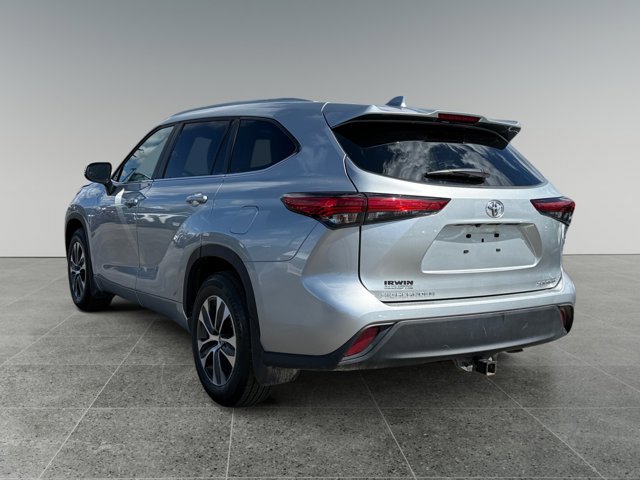 Used 2023 Toyota Highlander XLE AWD/4WD image 4