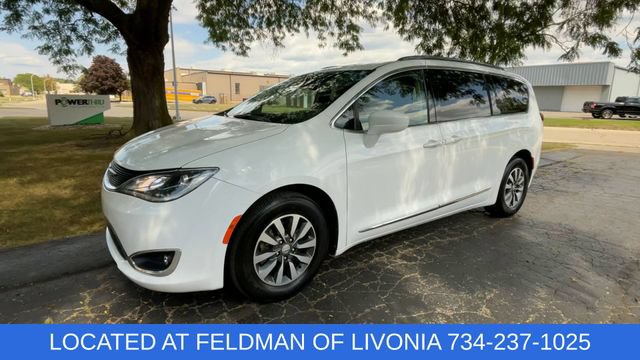 Used 2020 Chrysler Pacifica Touring-L Plus FWD image 4