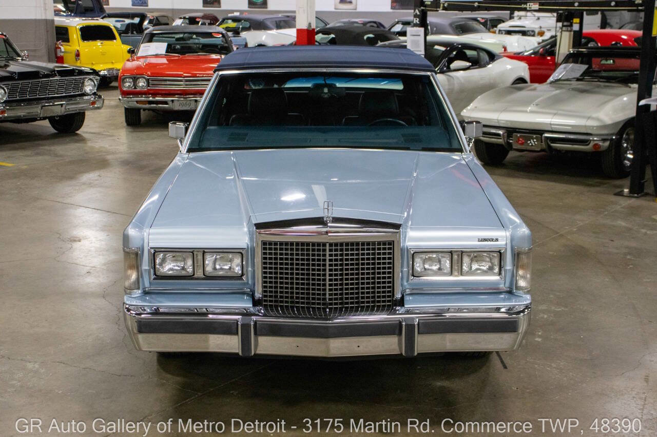 Used 1986 Lincoln Town Car image 11